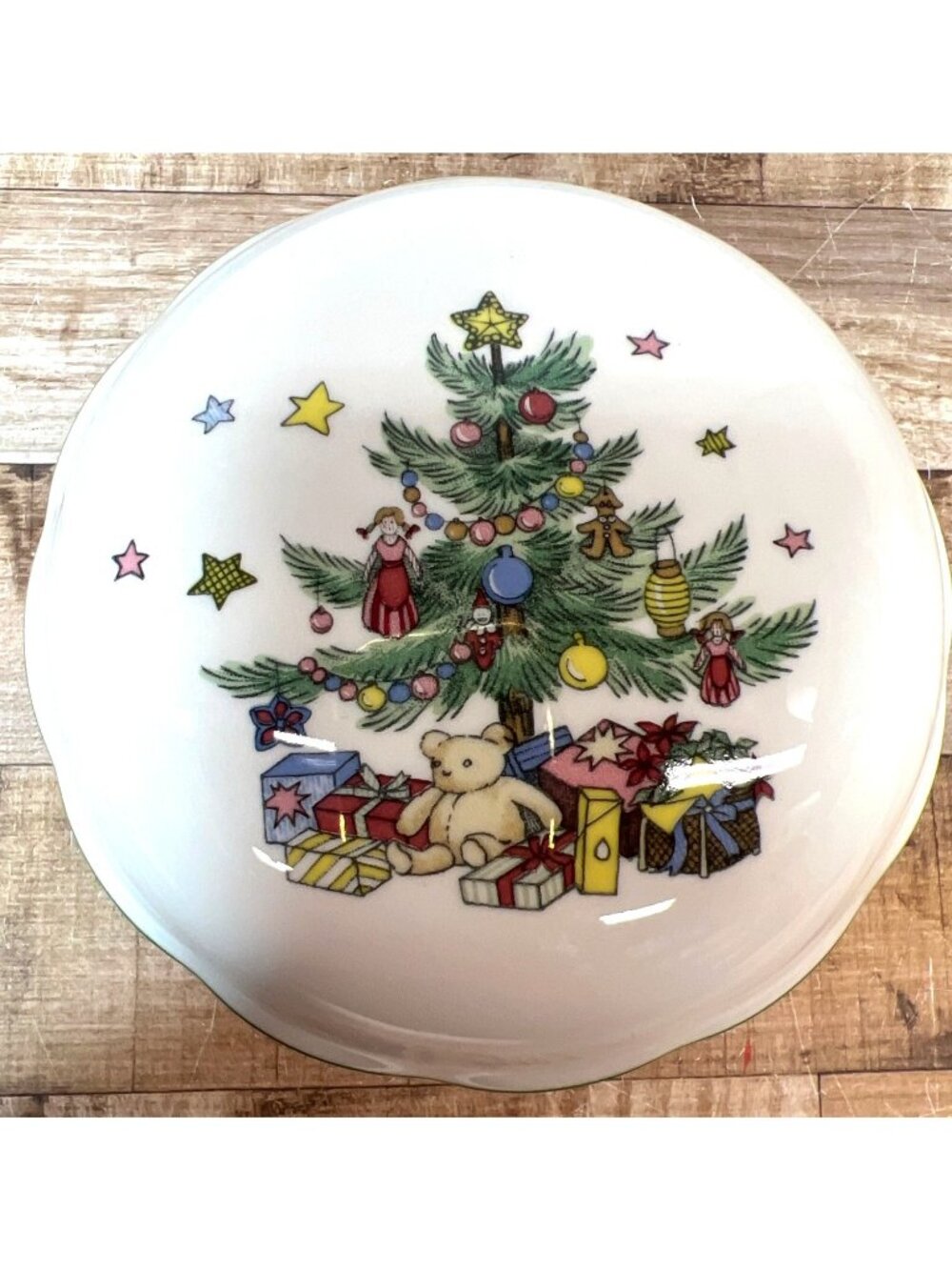 Nikko Christmas Tree Pattern Ceramic Bowl With Lid